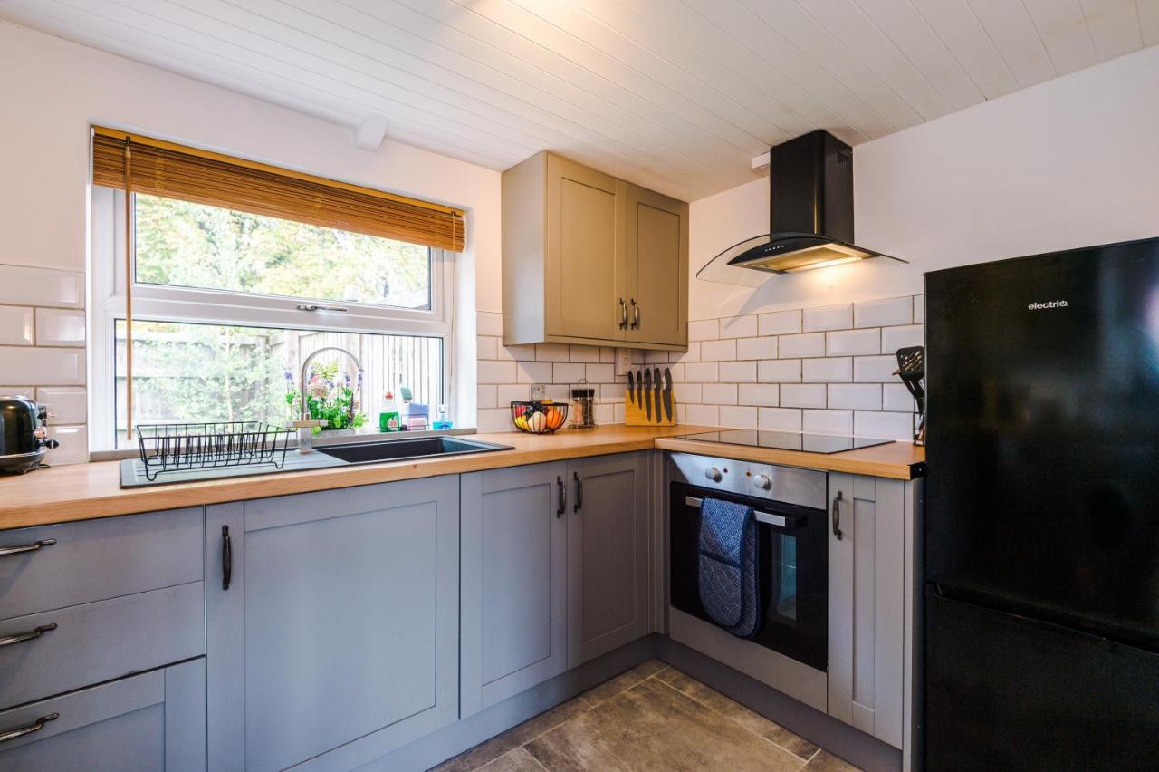 Charming 3-Bed Cottage In Chester, Ideal For Families & Workers, Free Parking - Sleeps 7 Extérieur photo